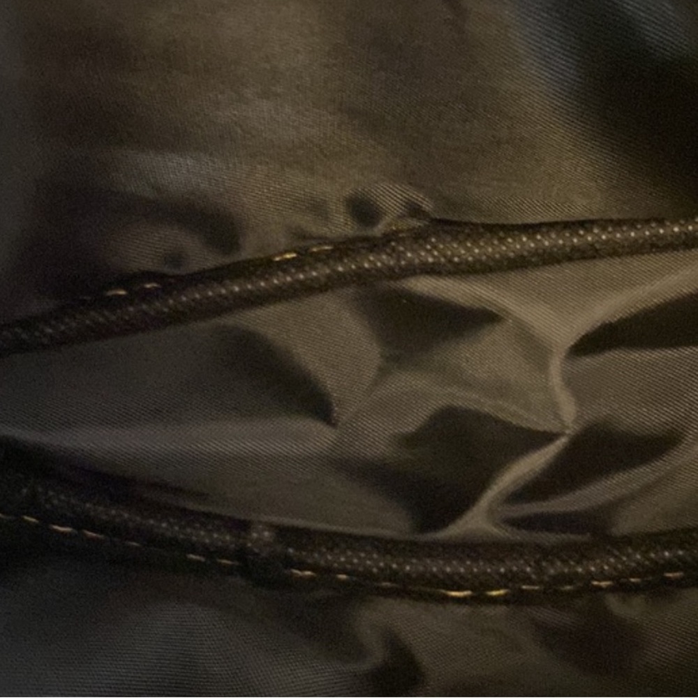 Yellow Crossbody With Gold Chain and Zippered Closure - Picture 4 of 8
